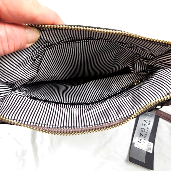 Tasseled crossbody - Picture 3 of 5